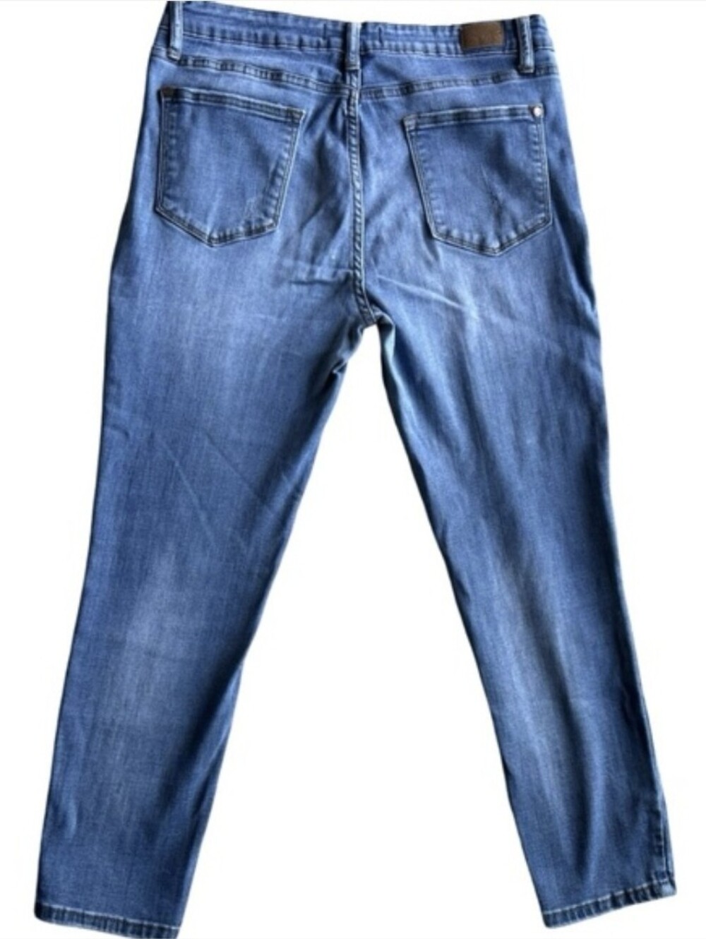 Judy Blue Relaxed Fit Medium Wash Denim Cropped Jeans, Size 32 - Picture 2 of 6